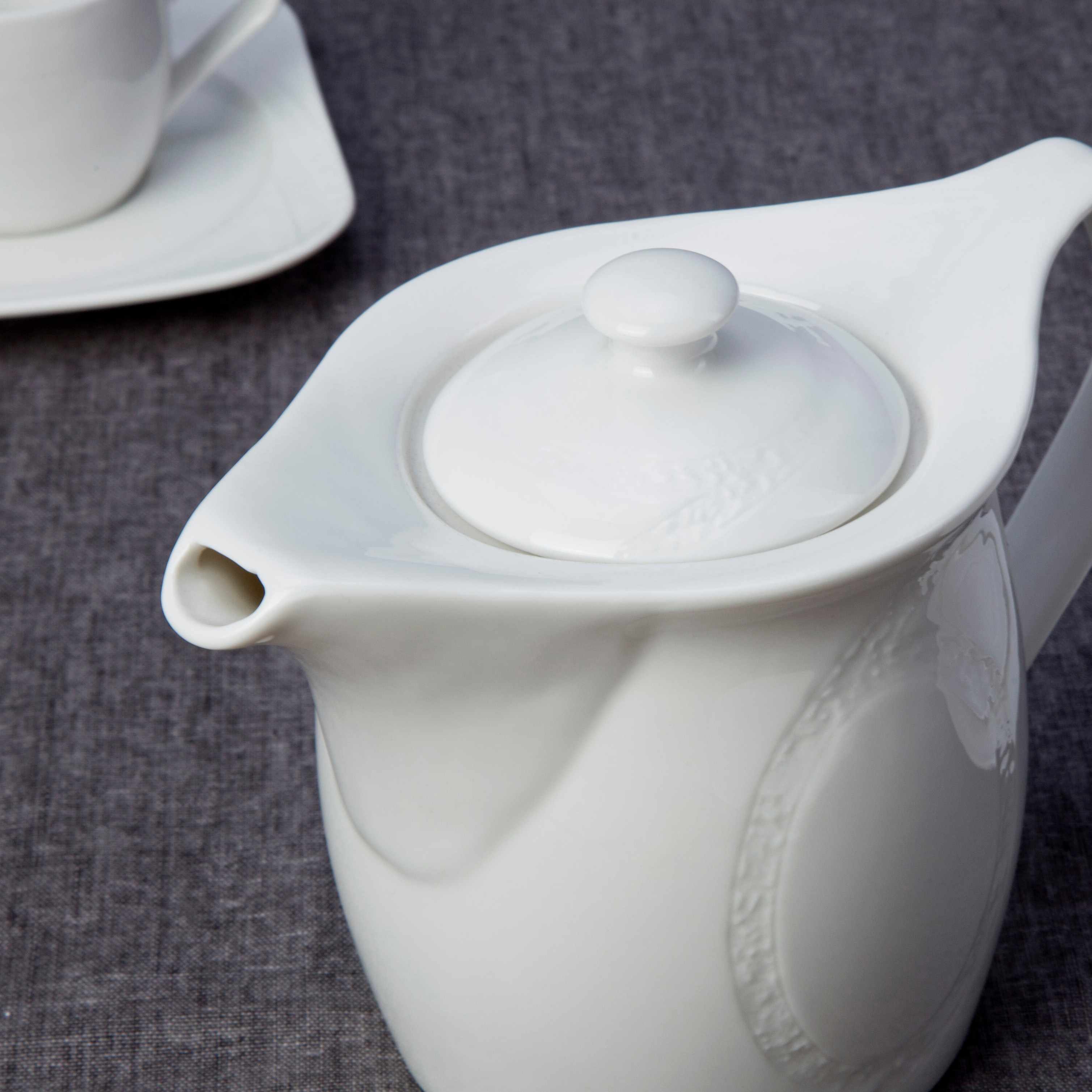 news-Two Eight-Two Eight rim white bone china dinnerware from China for bistro-img