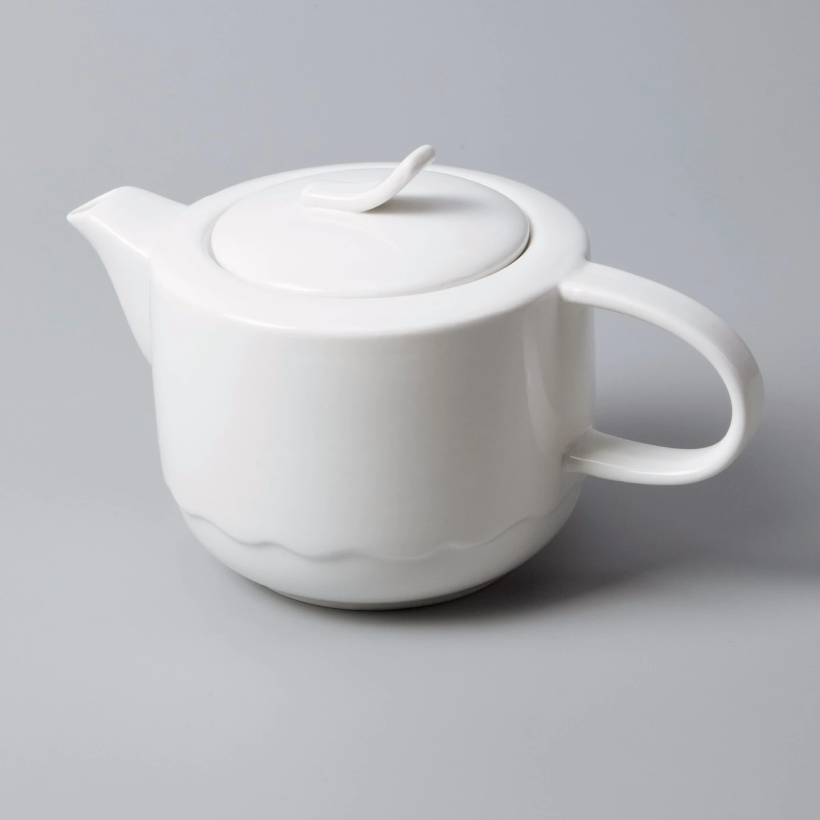 casual round white porcelain tableware Two Eight
