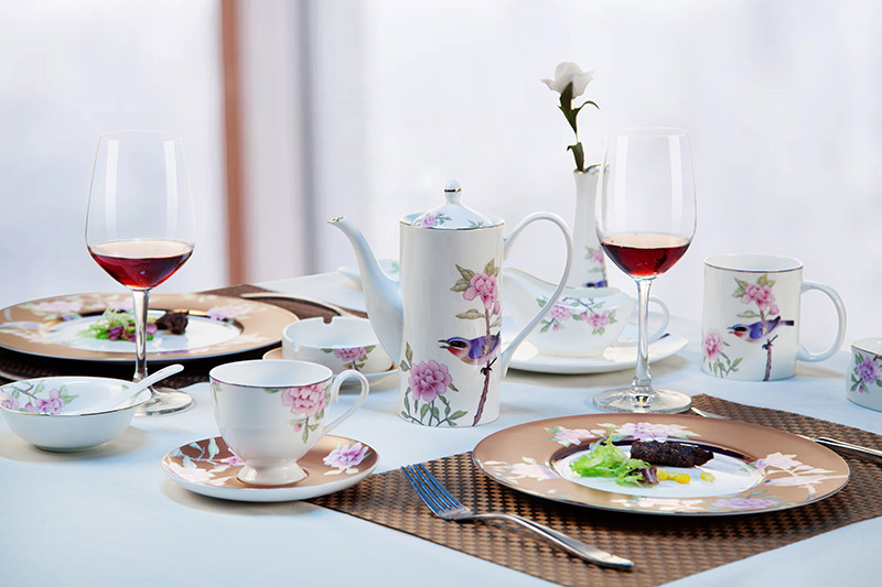 Safe Elegant Style Golden Fine Porcelain Dinnerware Sets for Hotel - TD13-14