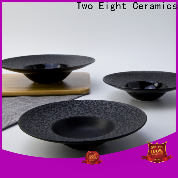 Two Eight solid color ceramic plates company for dinner
