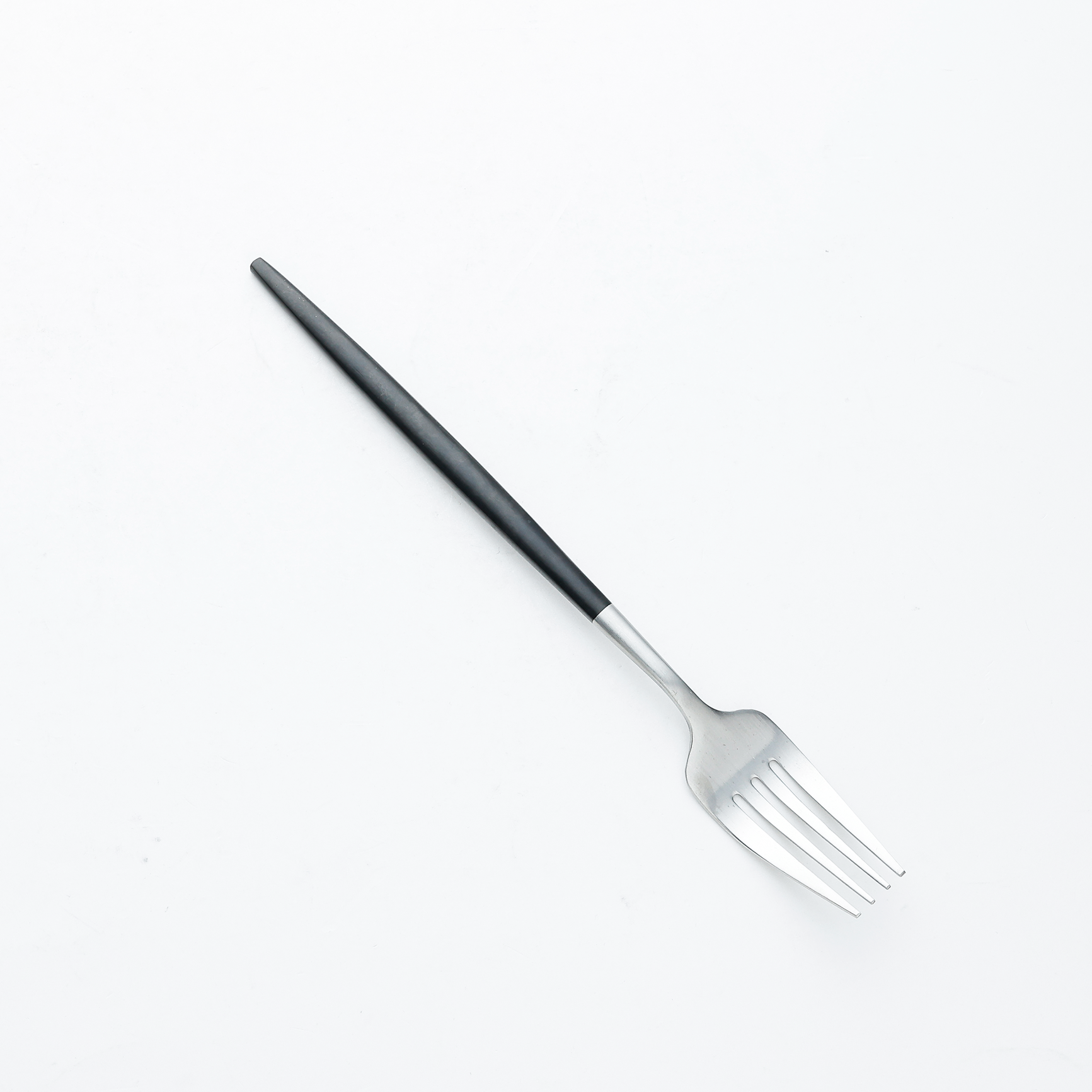 DINNER FORK (BlACK WITH SILVER)