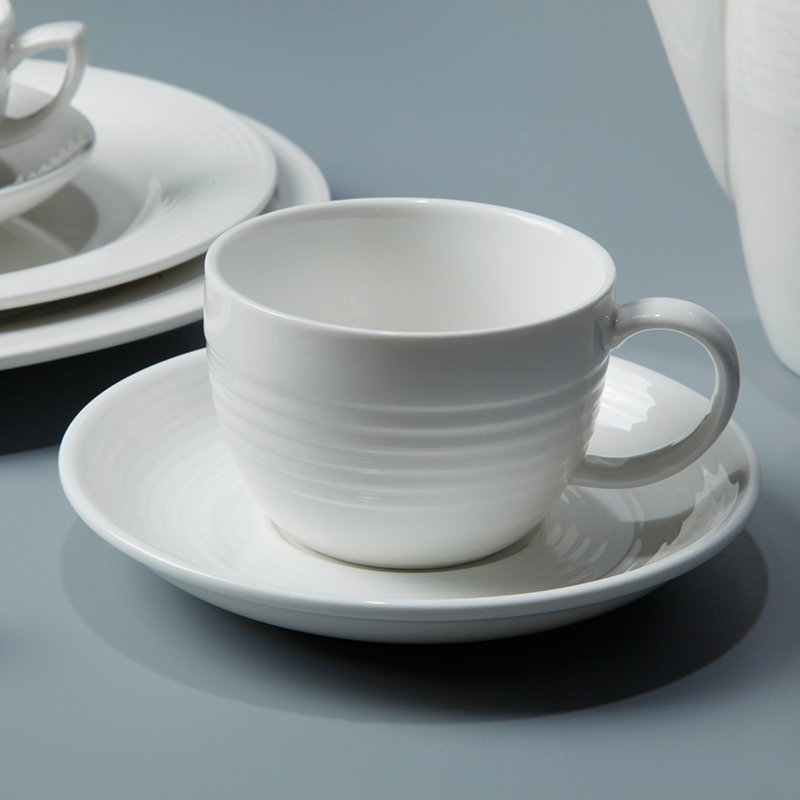 Royal Style White Porcelain Dinner Set For Restaurant & Bistro - TW02