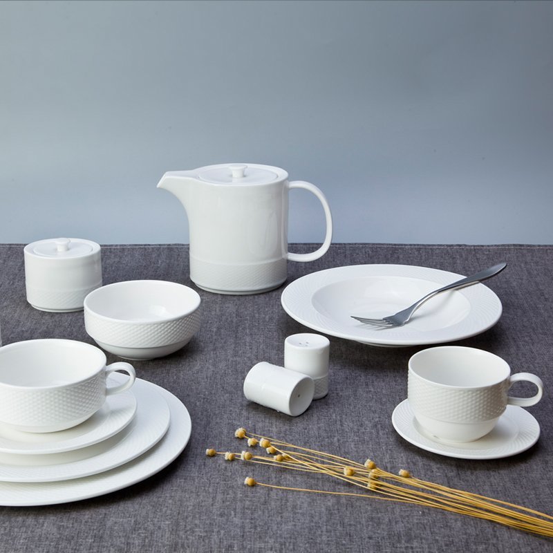 Vietnamese Style Embossed Round White Porcelain Dish Set For Hotel - TW12