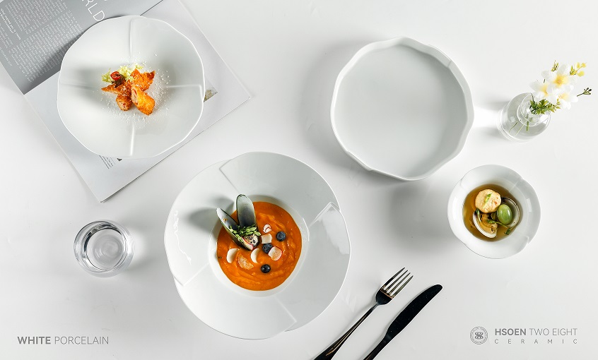 news-Two Eight-Tableware Selection In Western Restaurant-img